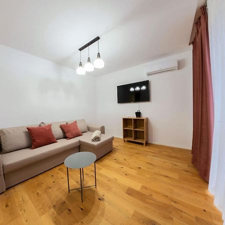 Citadela North 1Br Apartment W Security And Self Check In Bukares Bagian luar foto