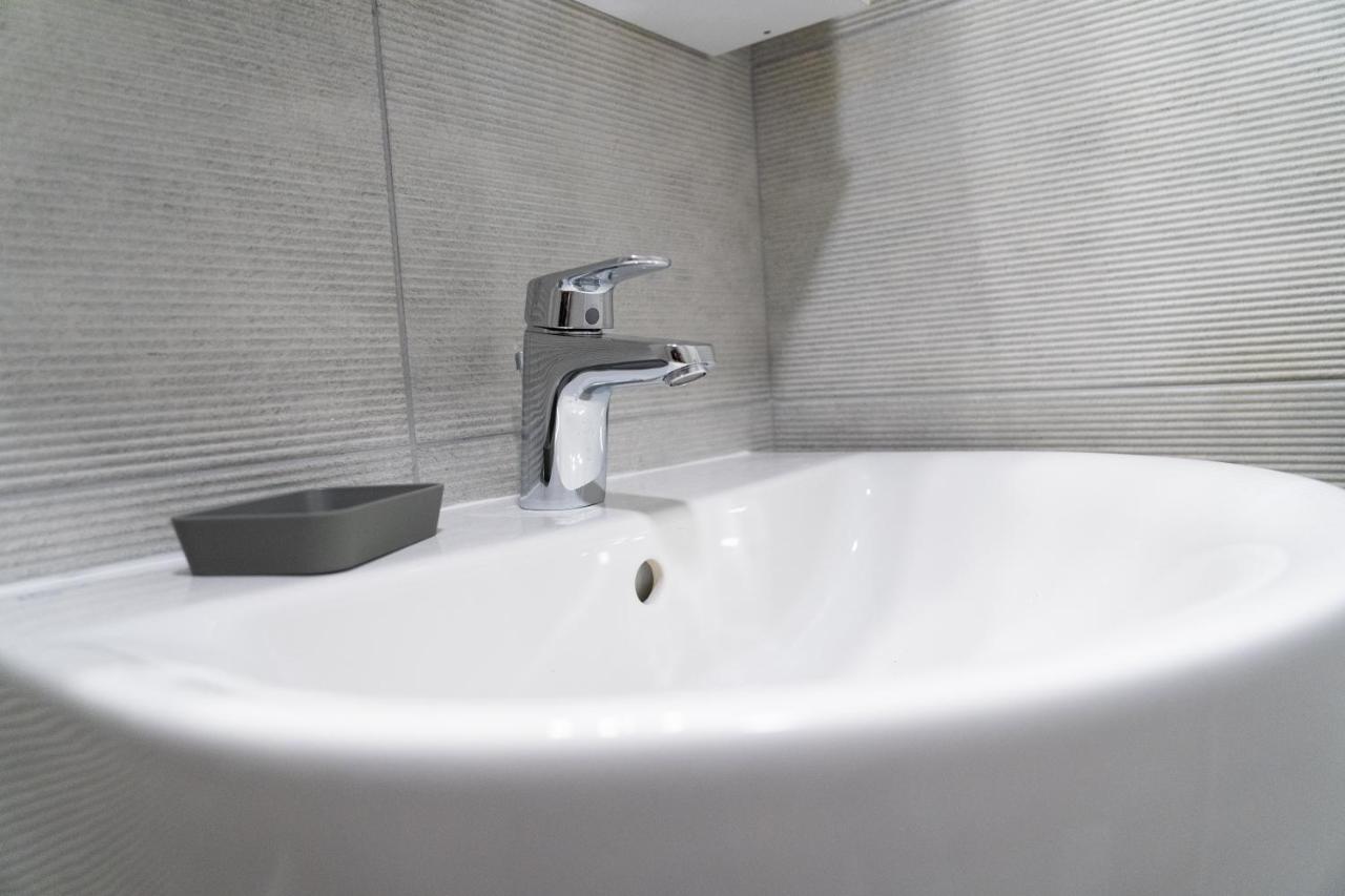 Citadela North 1Br Apartment W Security And Self Check In Bukares Bagian luar foto