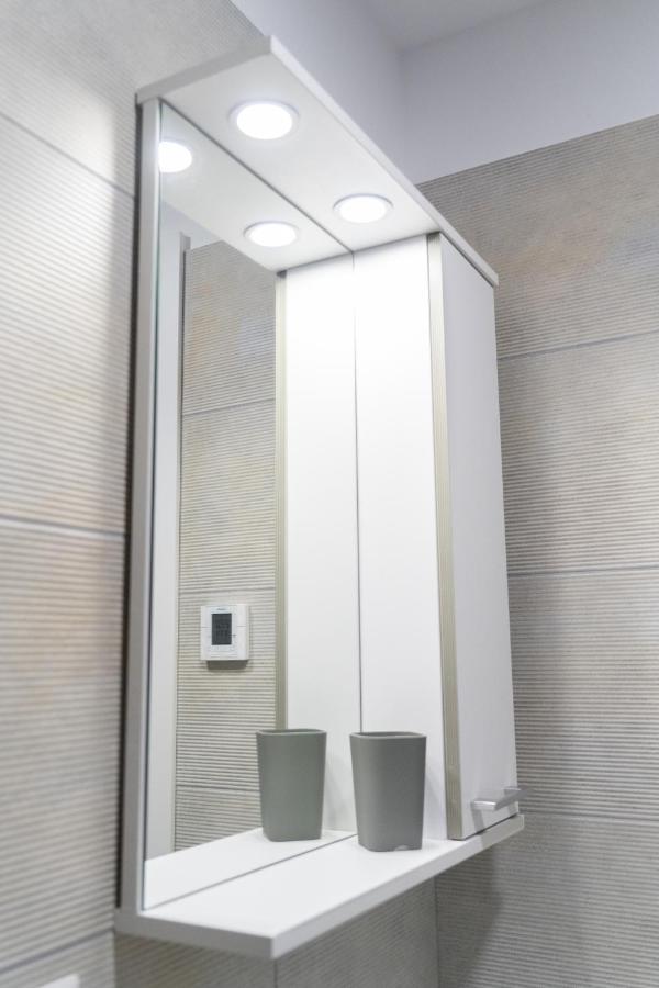 Citadela North 1Br Apartment W Security And Self Check In Bukares Bagian luar foto