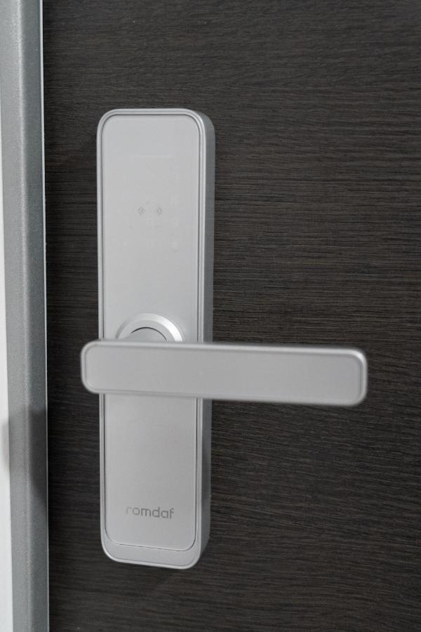 Citadela North 1Br Apartment W Security And Self Check In Bukares Bagian luar foto